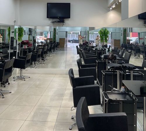 Área de espera do salão Panambi Hair na Vila Andrade